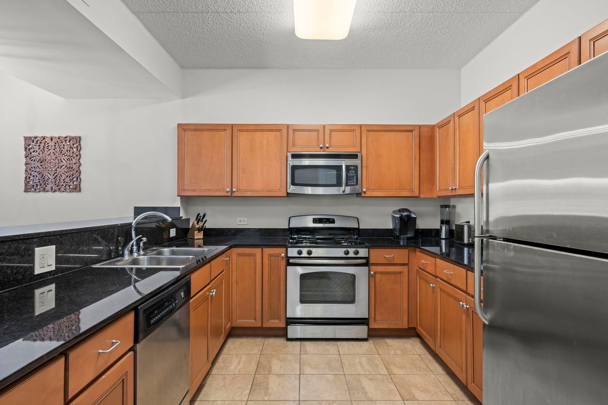 125 Lakeview Drive #301, Bloomingdale, IL 60108