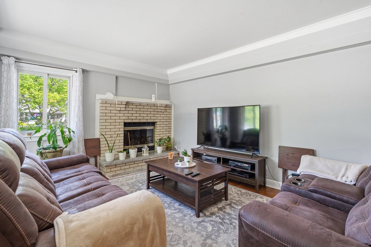 15000 Avers Avenue, Midlothian, IL 60445