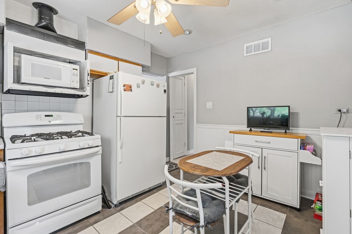15000 Avers Avenue, Midlothian, IL 60445