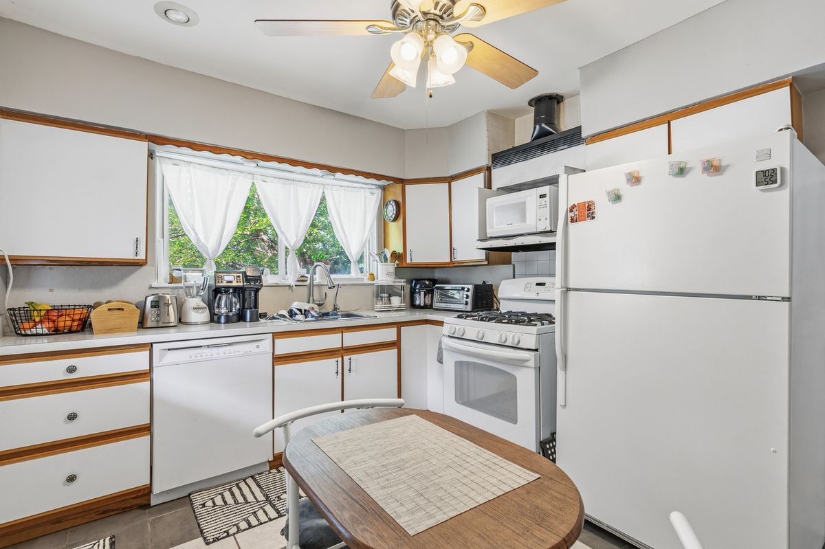 15000 Avers Avenue, Midlothian, IL 60445