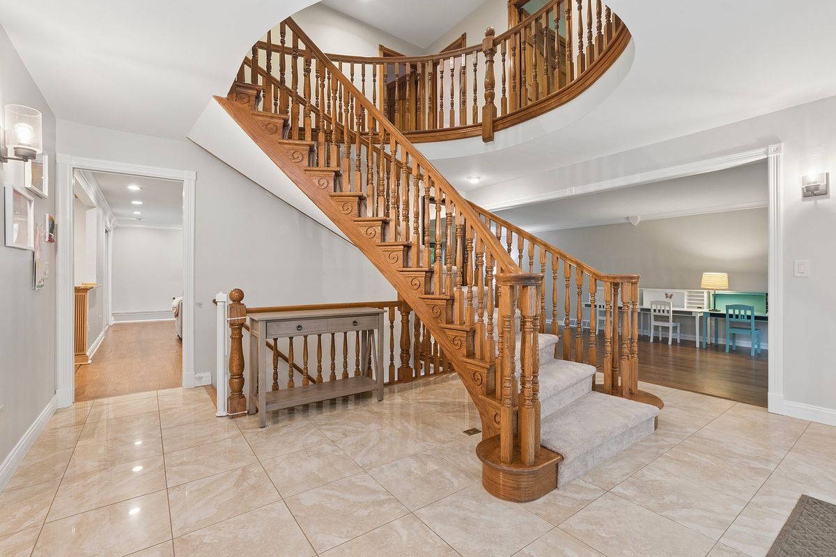 8002 W 127th Street, Palos Park, IL 60464
