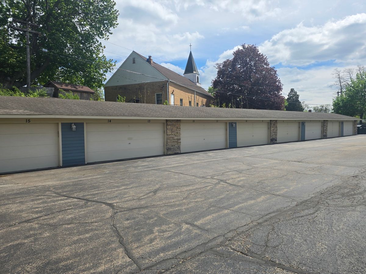 300 Opatrny Drive #222, Fox River Grove, IL 60021