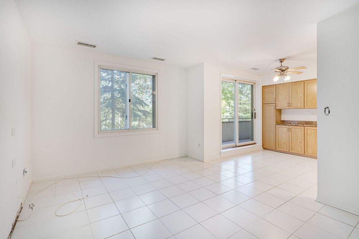6400 N Cicero Avenue #212, Lincolnwood, IL 60712
