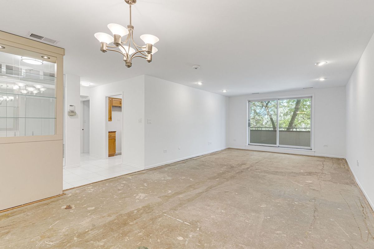 6400 N Cicero Avenue #212, Lincolnwood, IL 60712