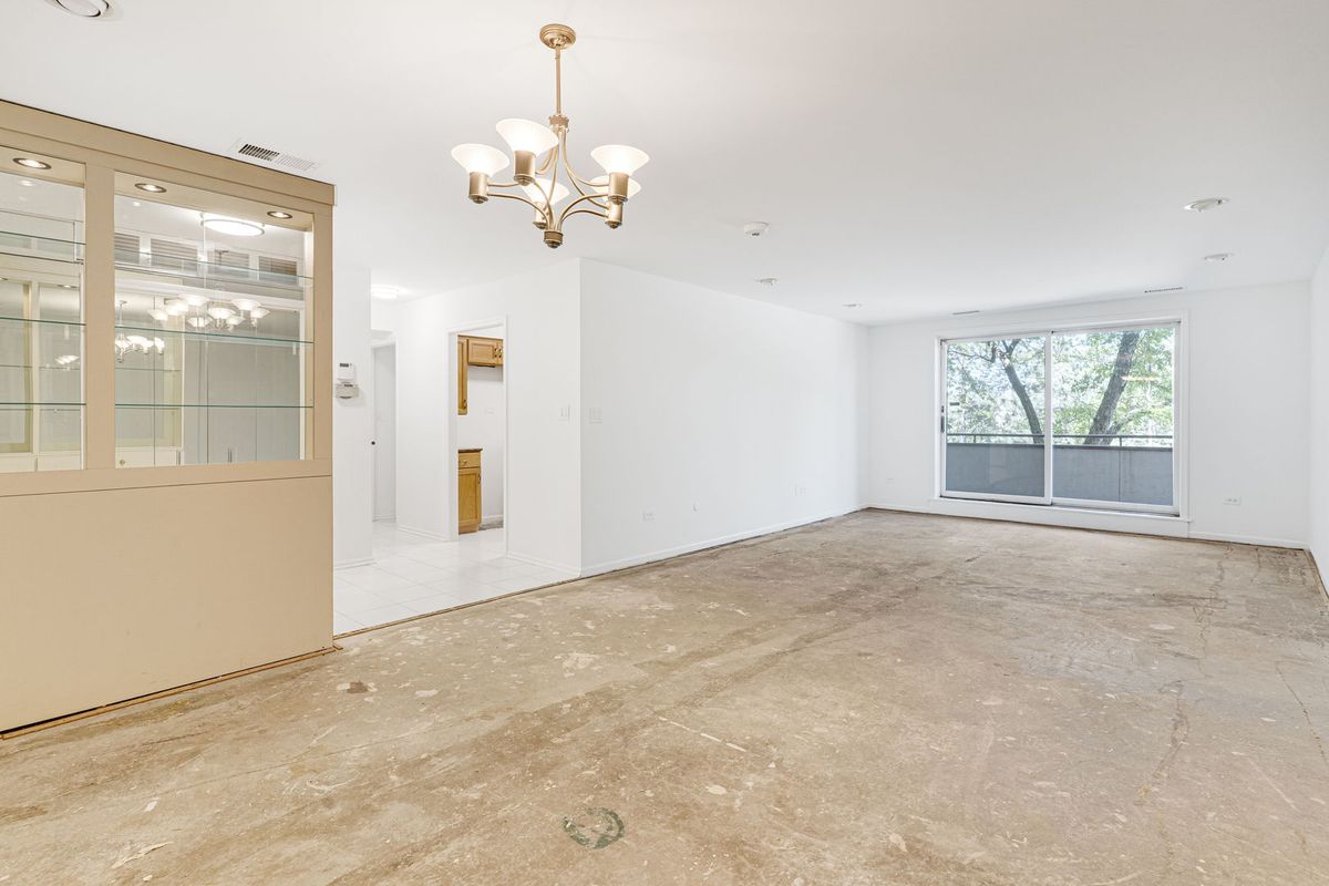 6400 N Cicero Avenue #212, Lincolnwood, IL 60712