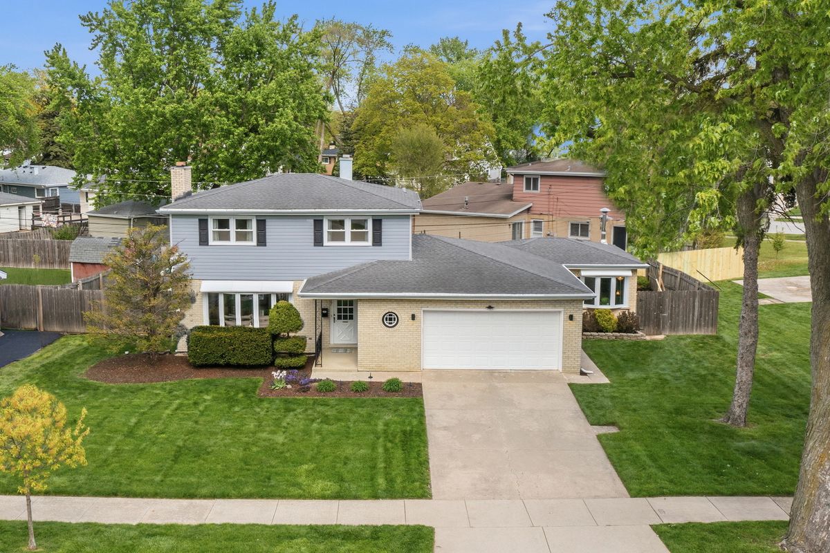237 Pioneer Drive, Addison, IL 60101