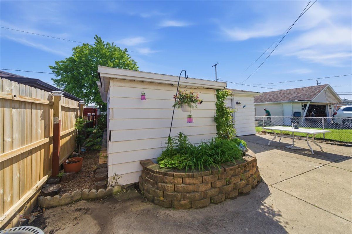 7751 MASSASOIT, Burbank, IL 60459