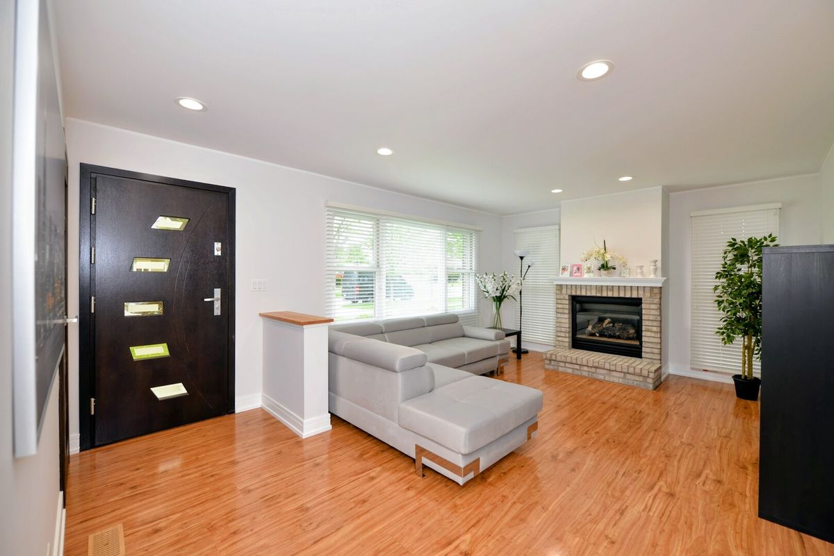 1634 E Forest Avenue, Des Plaines, IL 60018