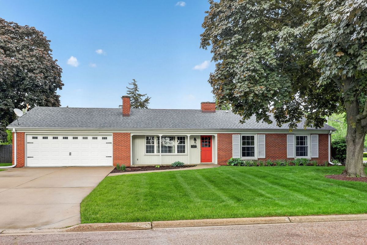 180 Alschuler Drive, Aurora, IL 60506