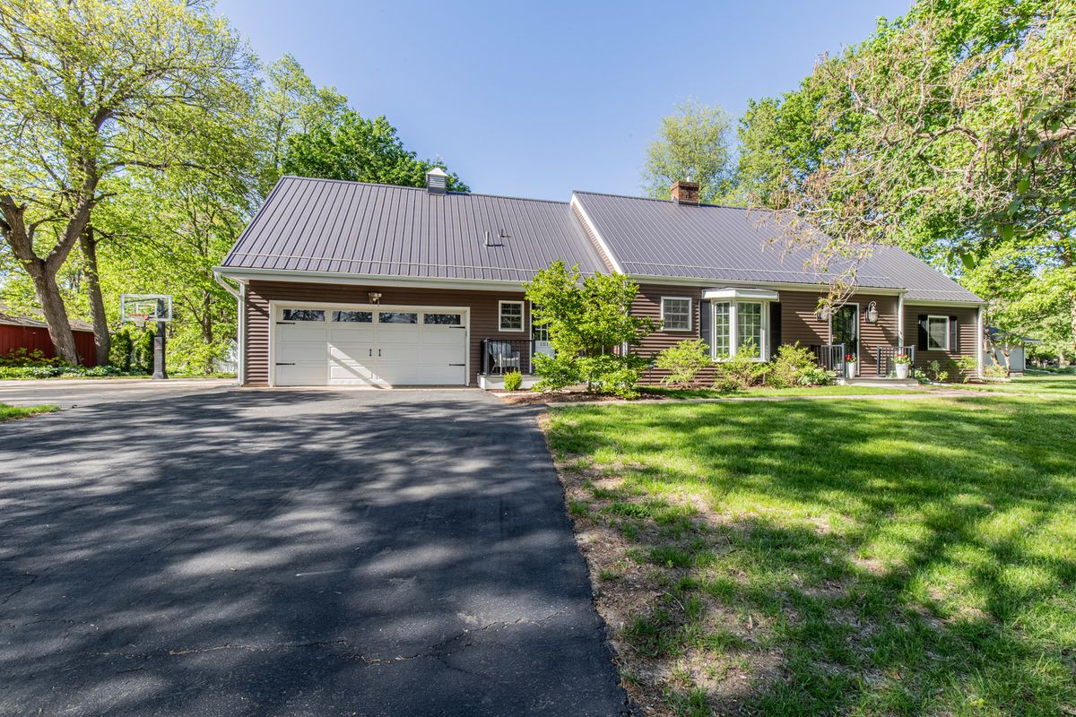 101 W Mill Road, Sheffield, IL 61361