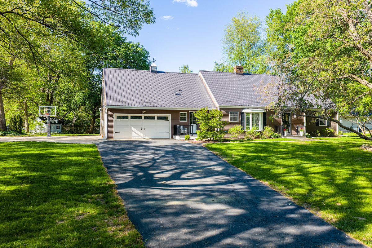 101 Mill Road, Sheffield, IL 61361