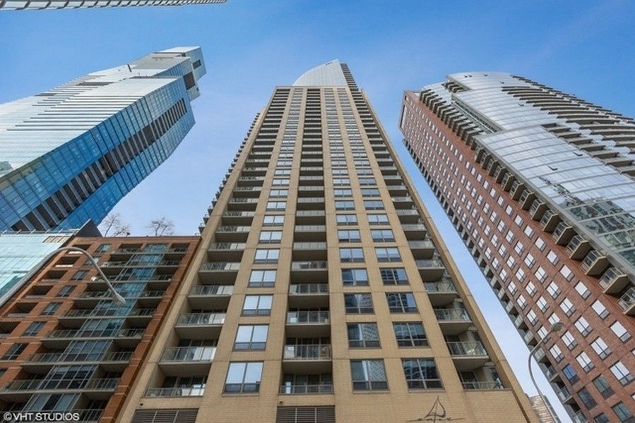 420 WATERSIDE Drive, Chicago, IL 60601
