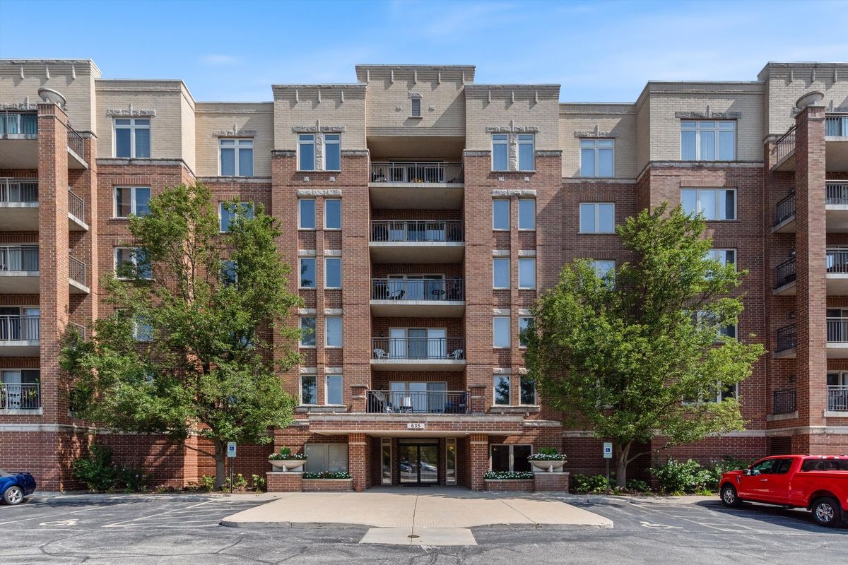 635 Perrie Drive, Elk Grove Village, IL 60007