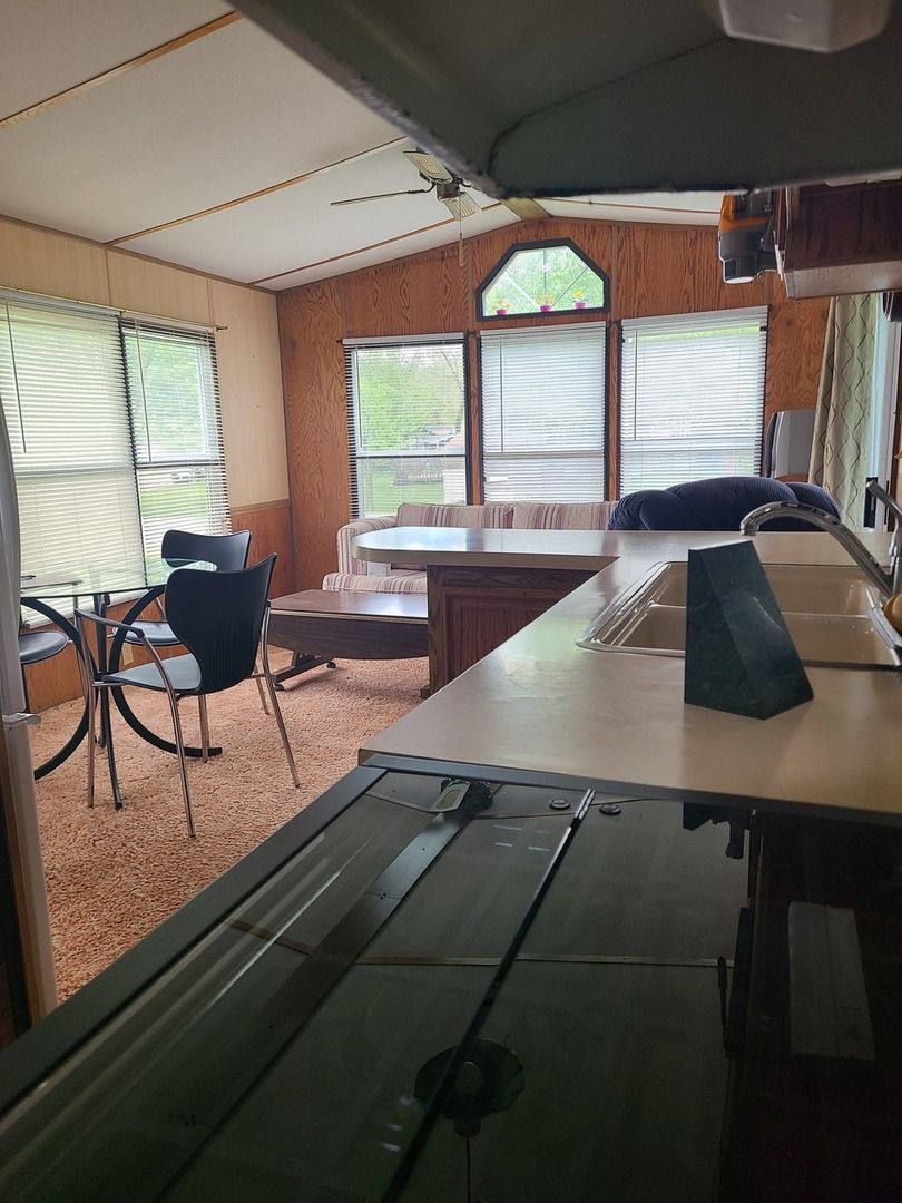 4/213 Woodhaven, Sublette, IL 61367