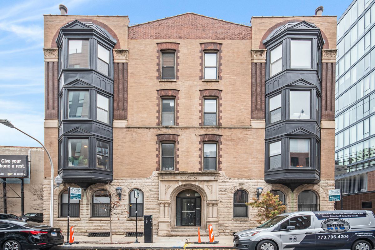 747 Sedgwick Street, Chicago, IL 60654
