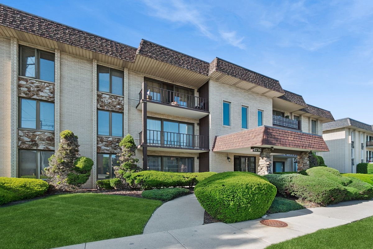 4716 W 106th Place #2B, Oak Lawn, IL 60453