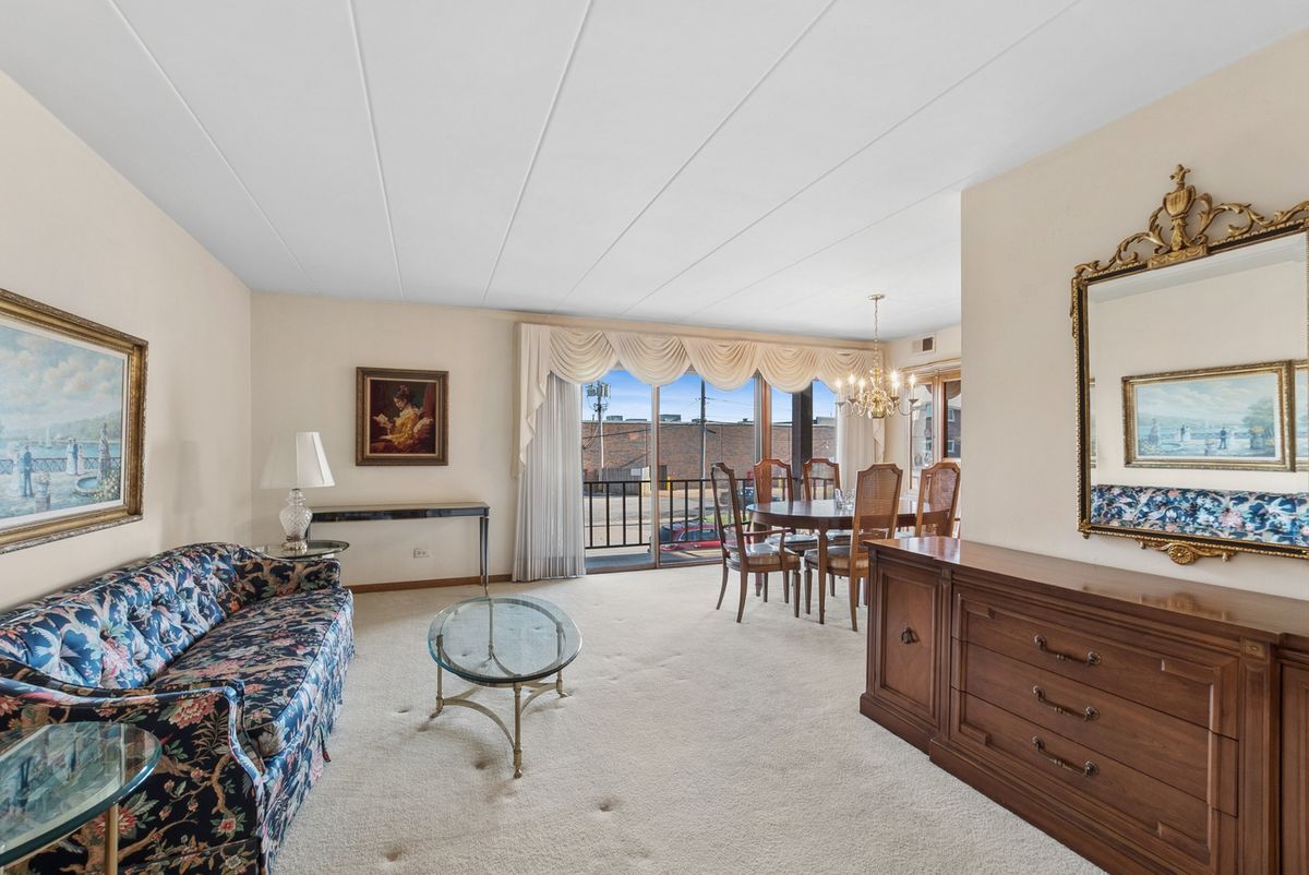 4716 W 106th Place #2B, Oak Lawn, IL 60453