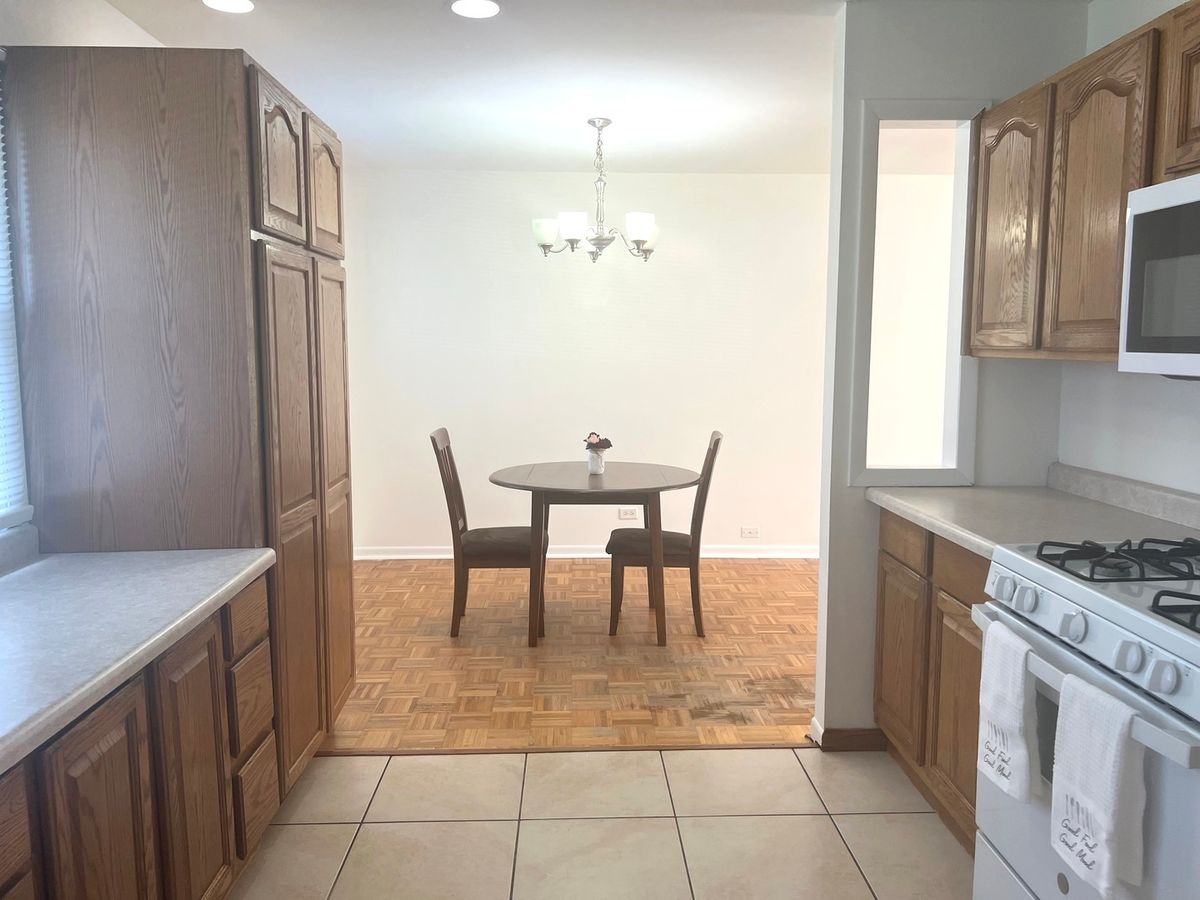 7040 Meadowbrook Lane, Hanover Park, IL 60133