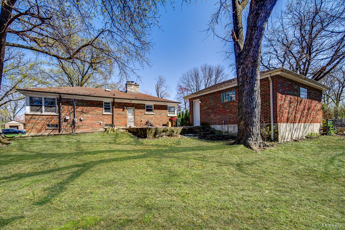 618 Dundee Avenue, Flossmoor, IL 60422