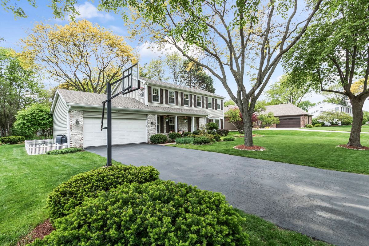 1059 W Chatham Drive, Palatine, IL 60067