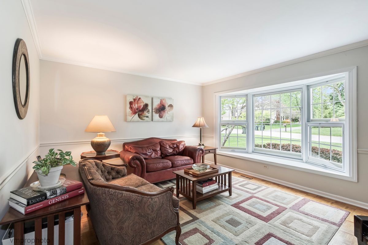 1059 W Chatham Drive, Palatine, IL 60067