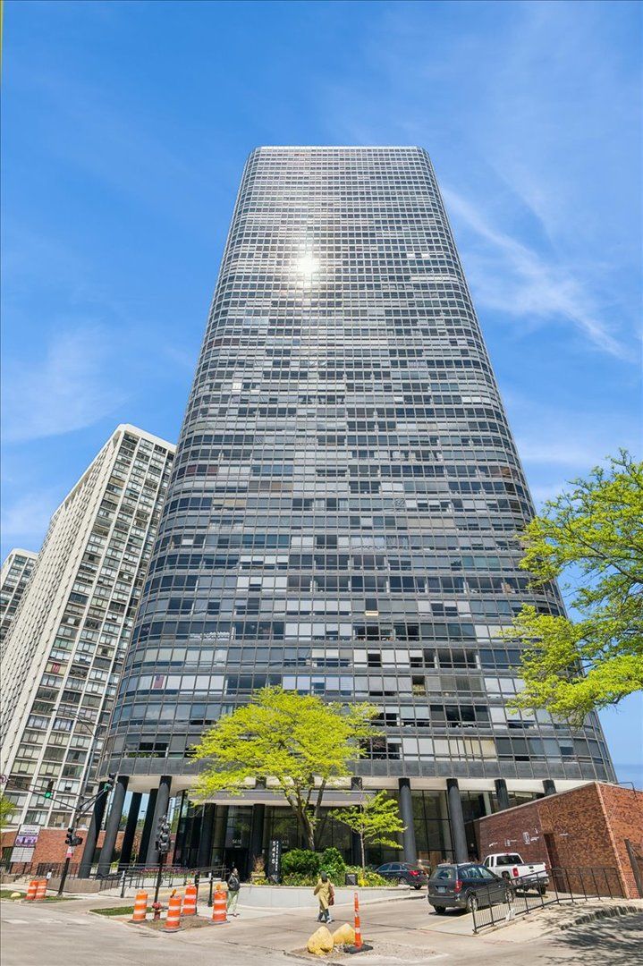 5415 Sheridan Road, Chicago, IL 60640
