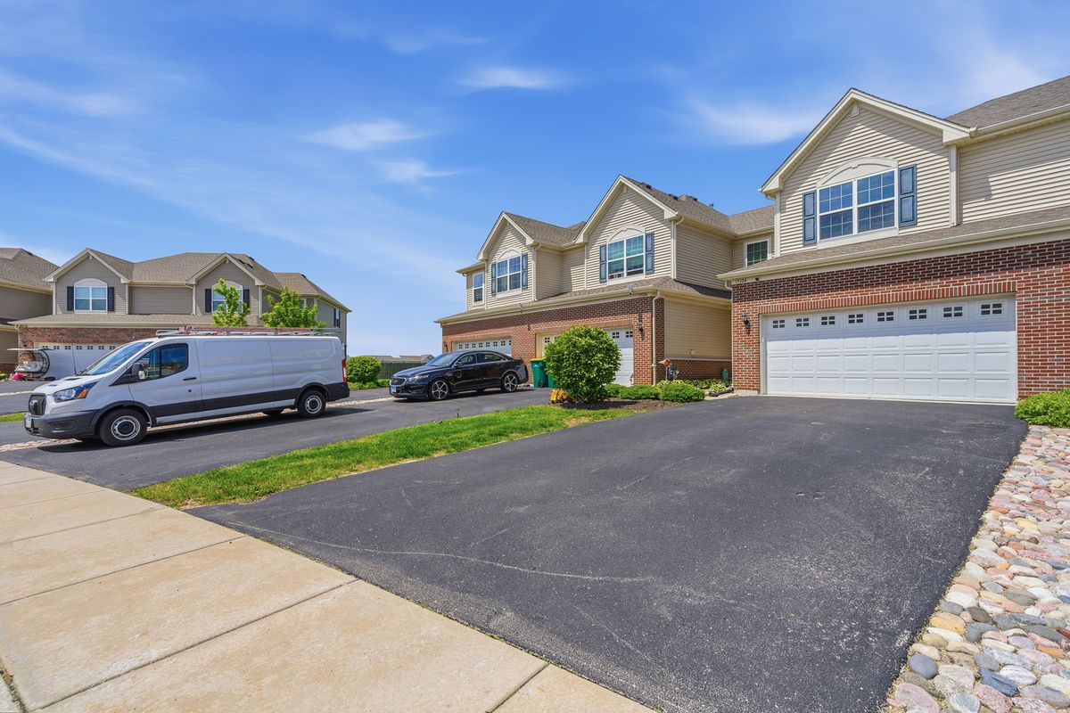 15104 W Quincy Circle, Manhattan, IL 60442