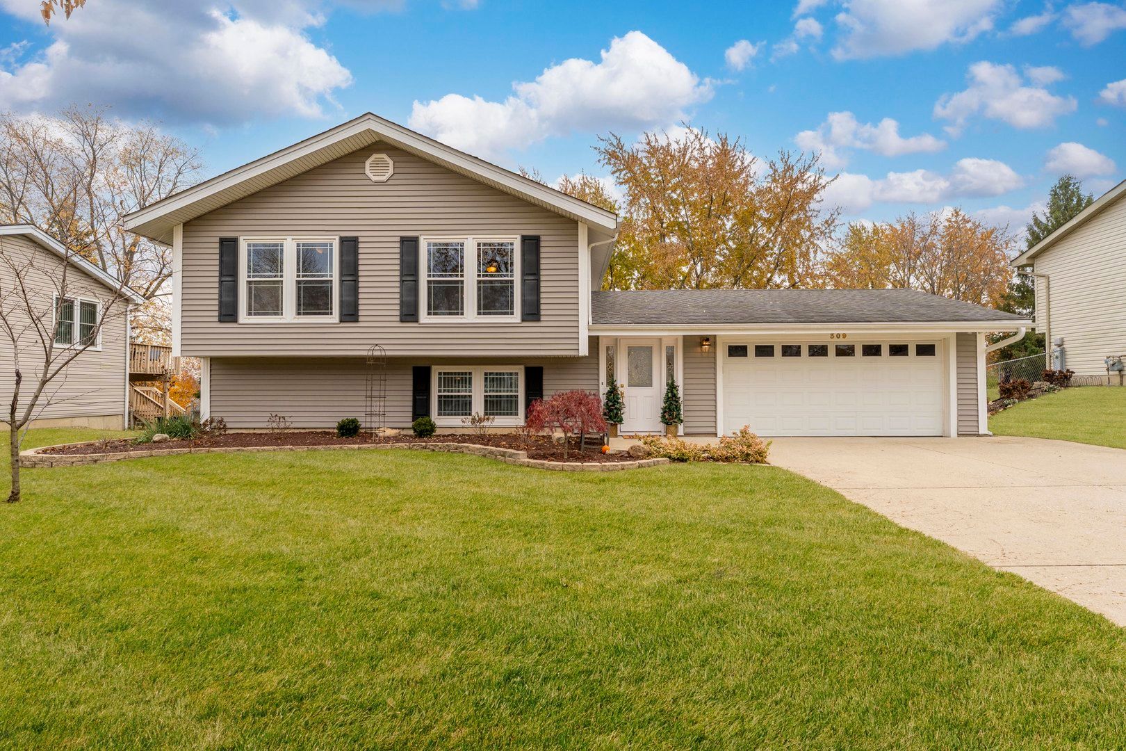 309 Plymouth Lane NW — Bloomingdale, IL 60108