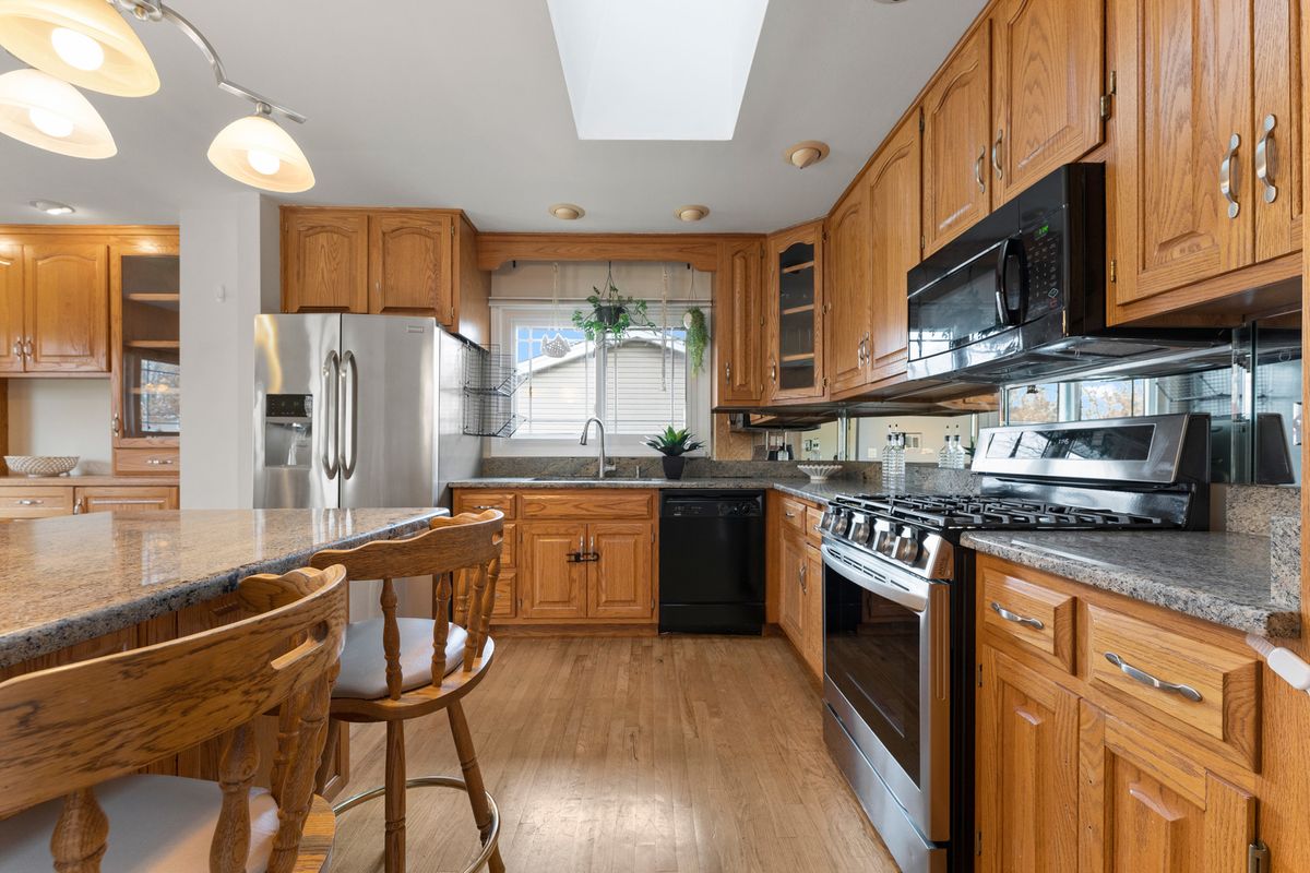 309 Plymouth Lane NW, Bloomingdale, IL 60108