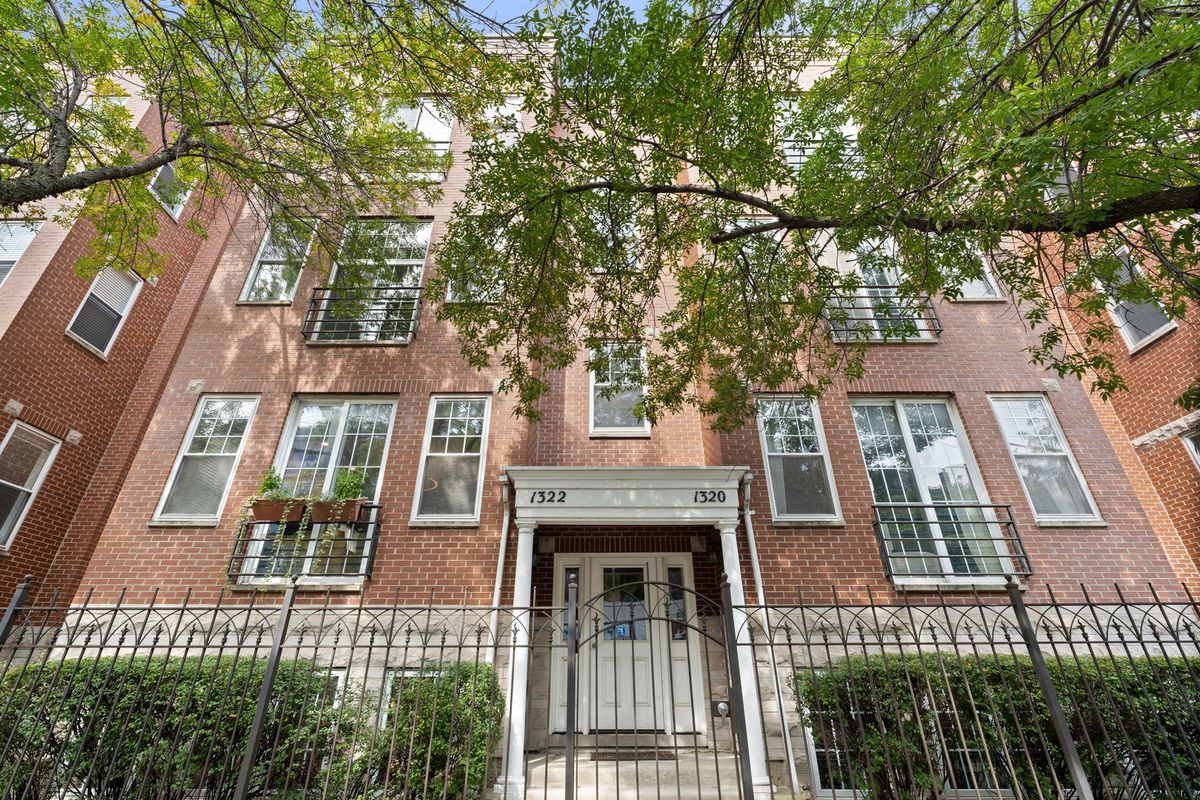 1322 Belmont Avenue, Chicago, IL 60657