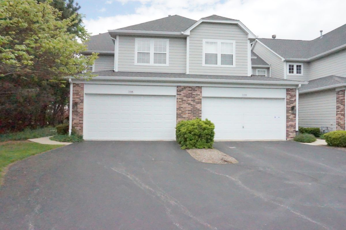 108 Woodview Court, Glen Ellyn, IL 60137