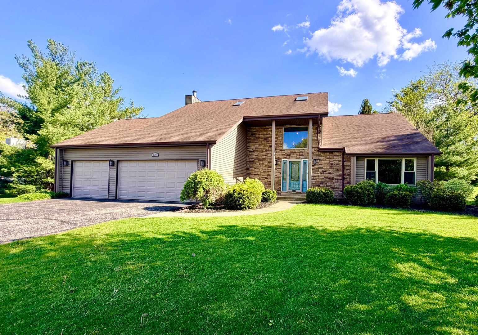 643 Lindgren Lane — Belvidere, IL 61008