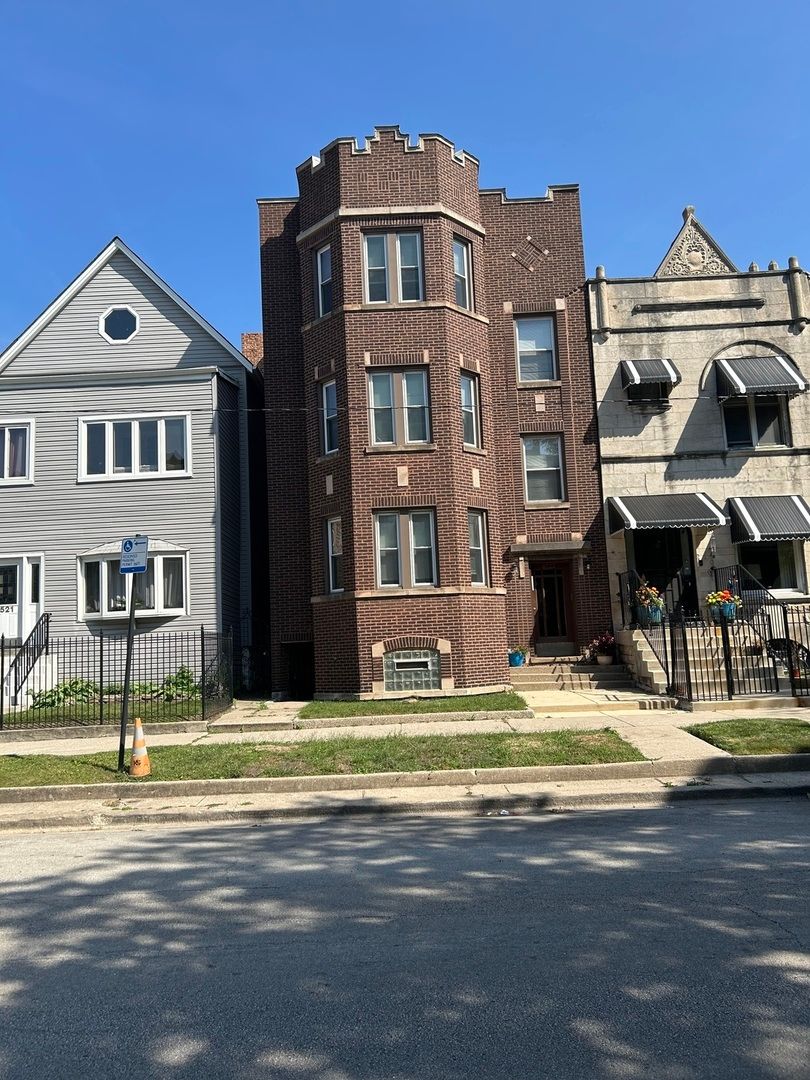 6523 Greenwood Avenue, Chicago, IL 60637
