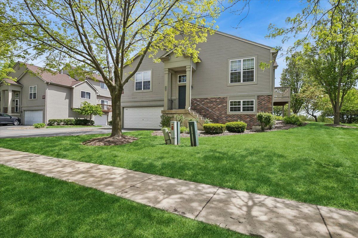 1015 Ellsworth Drive — Grayslake, IL 60030