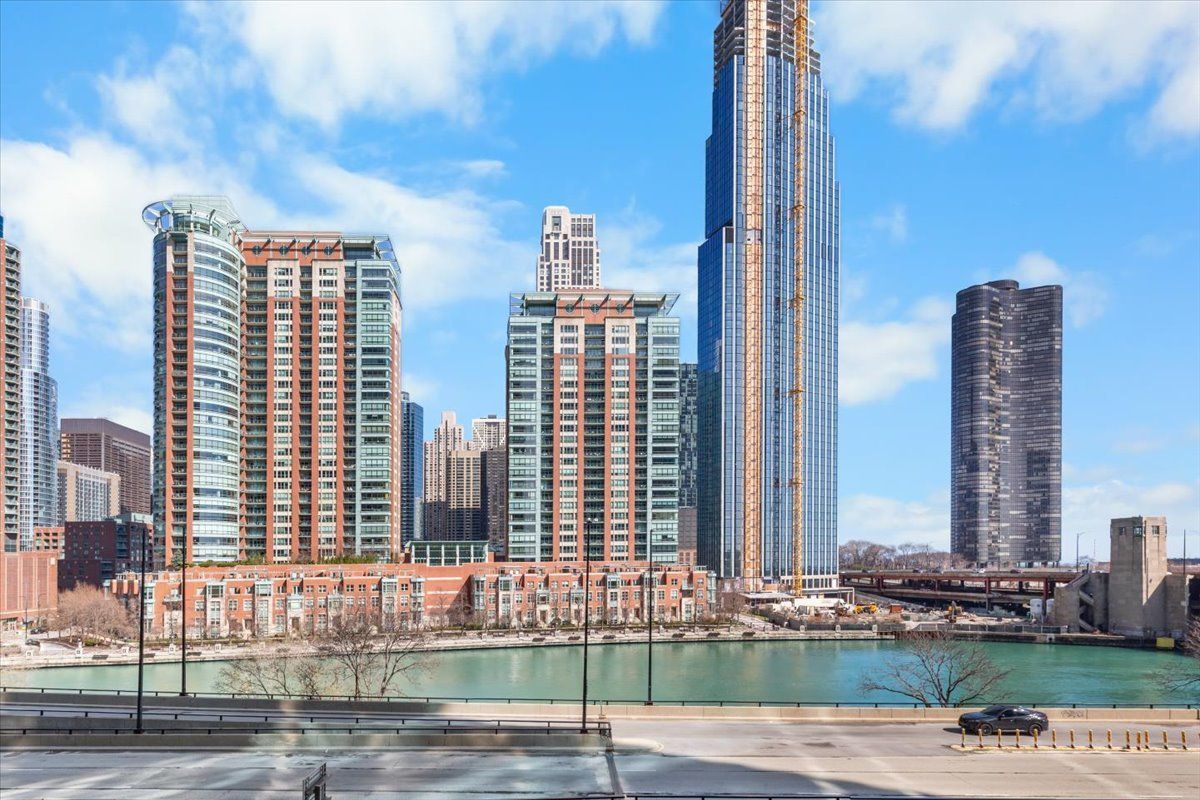 420 Waterside Drive, Chicago, IL 60601