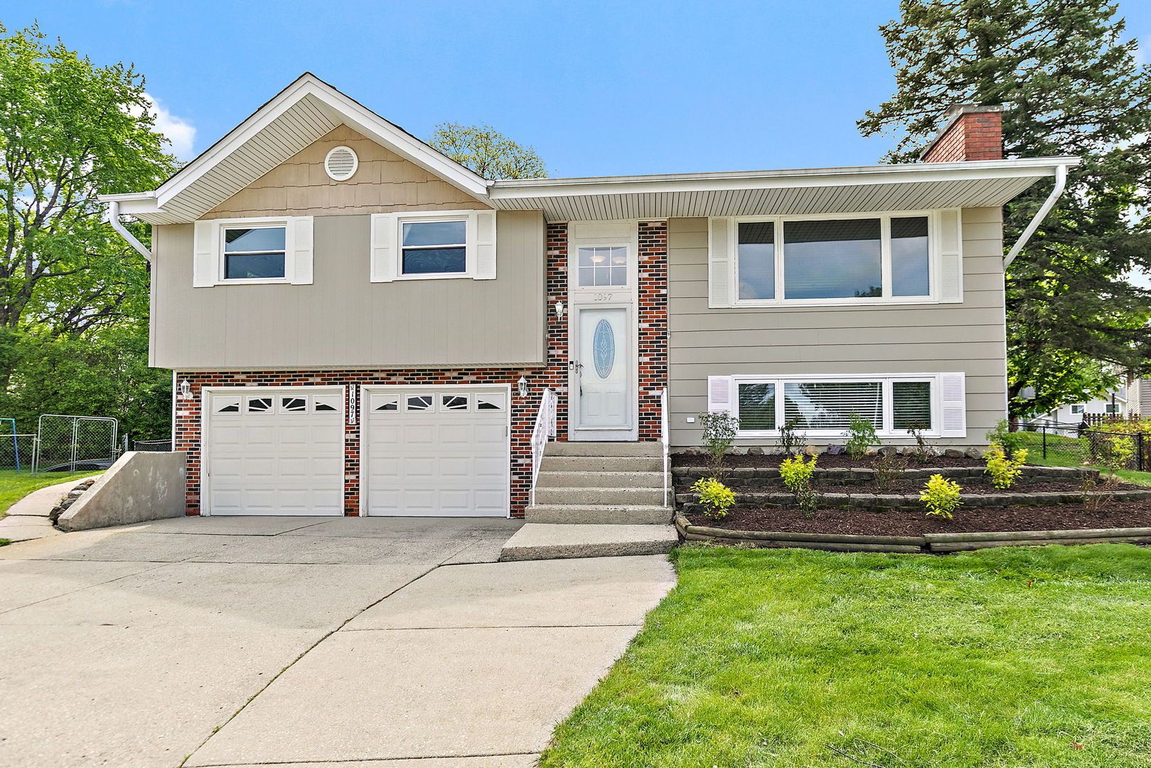 1097 Stratham Court — Schaumburg, IL 60193