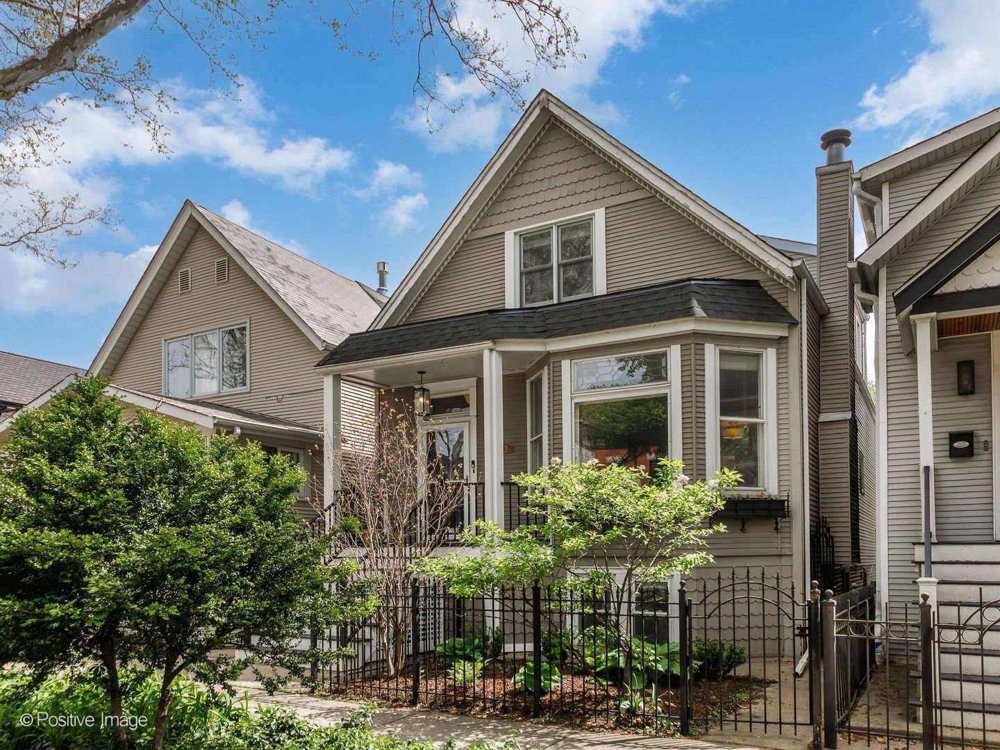 3813 N Hermitage Avenue — Chicago, IL 60613