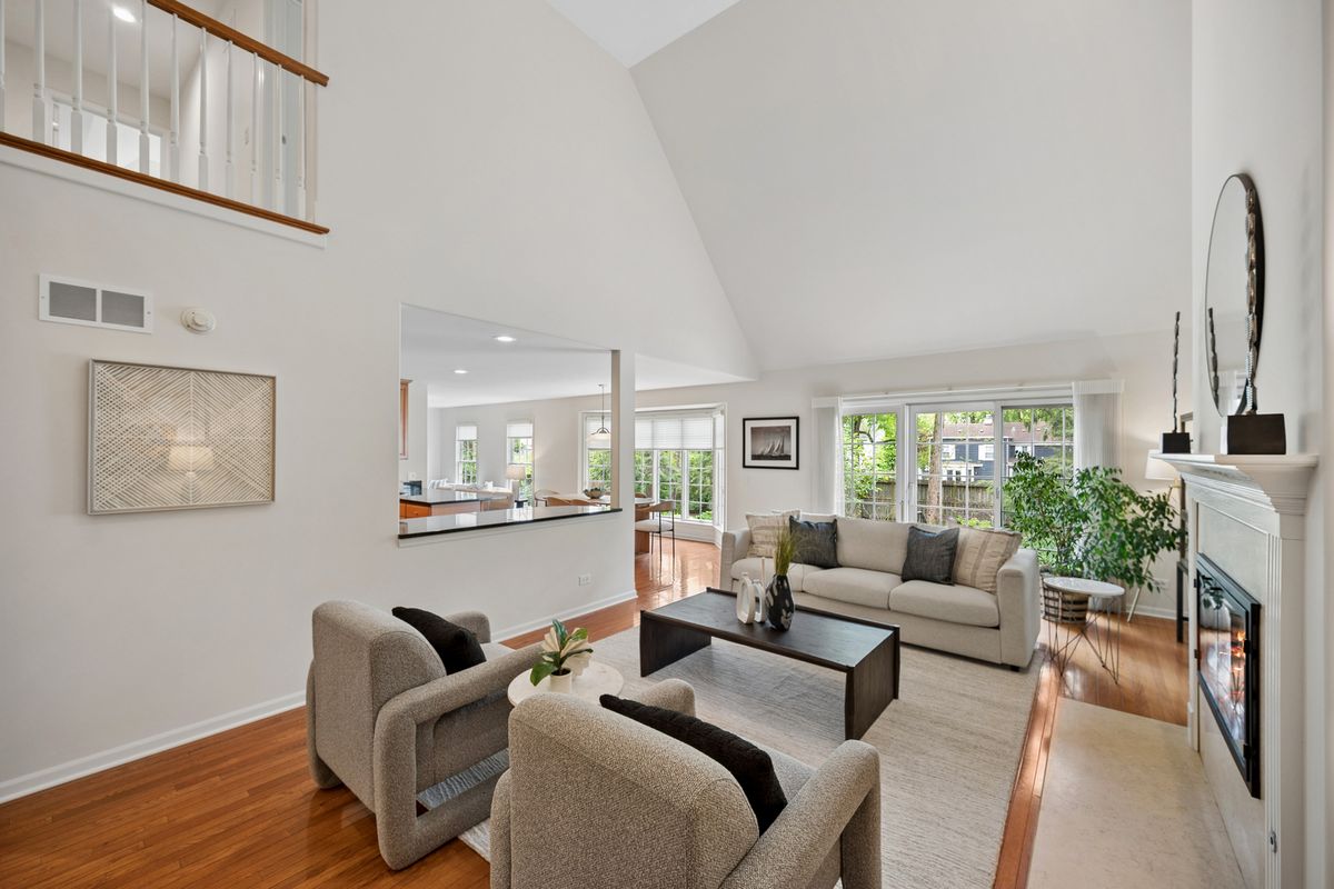932 Chestnut Street, Deerfield, IL 60015