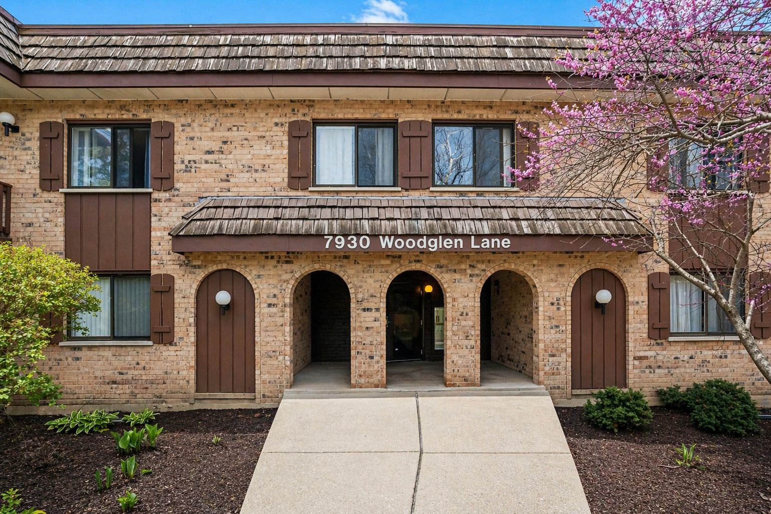 7930 Woodglen Lane #209 — Downers Grove, IL 60516