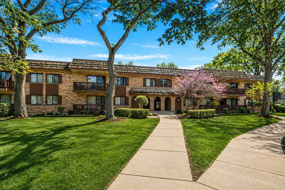 7930 Woodglen Lane, Downers Grove, IL 60516