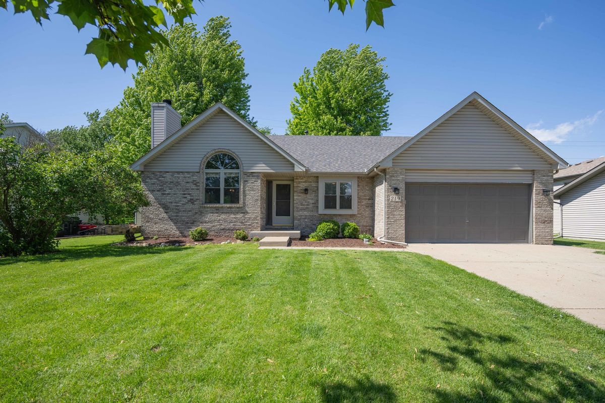219 Wolverine Drive, Oswego, IL 60543