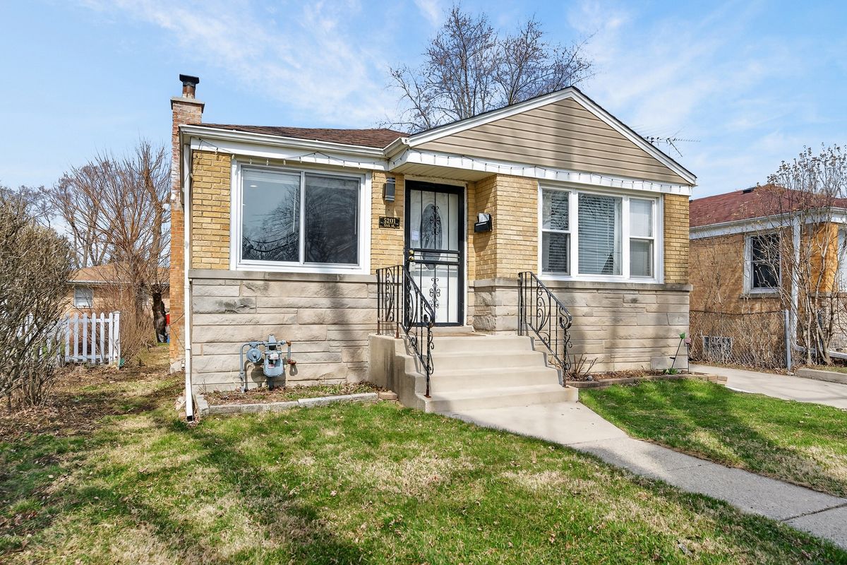 5201 Oak Street, Bellwood, IL 60104