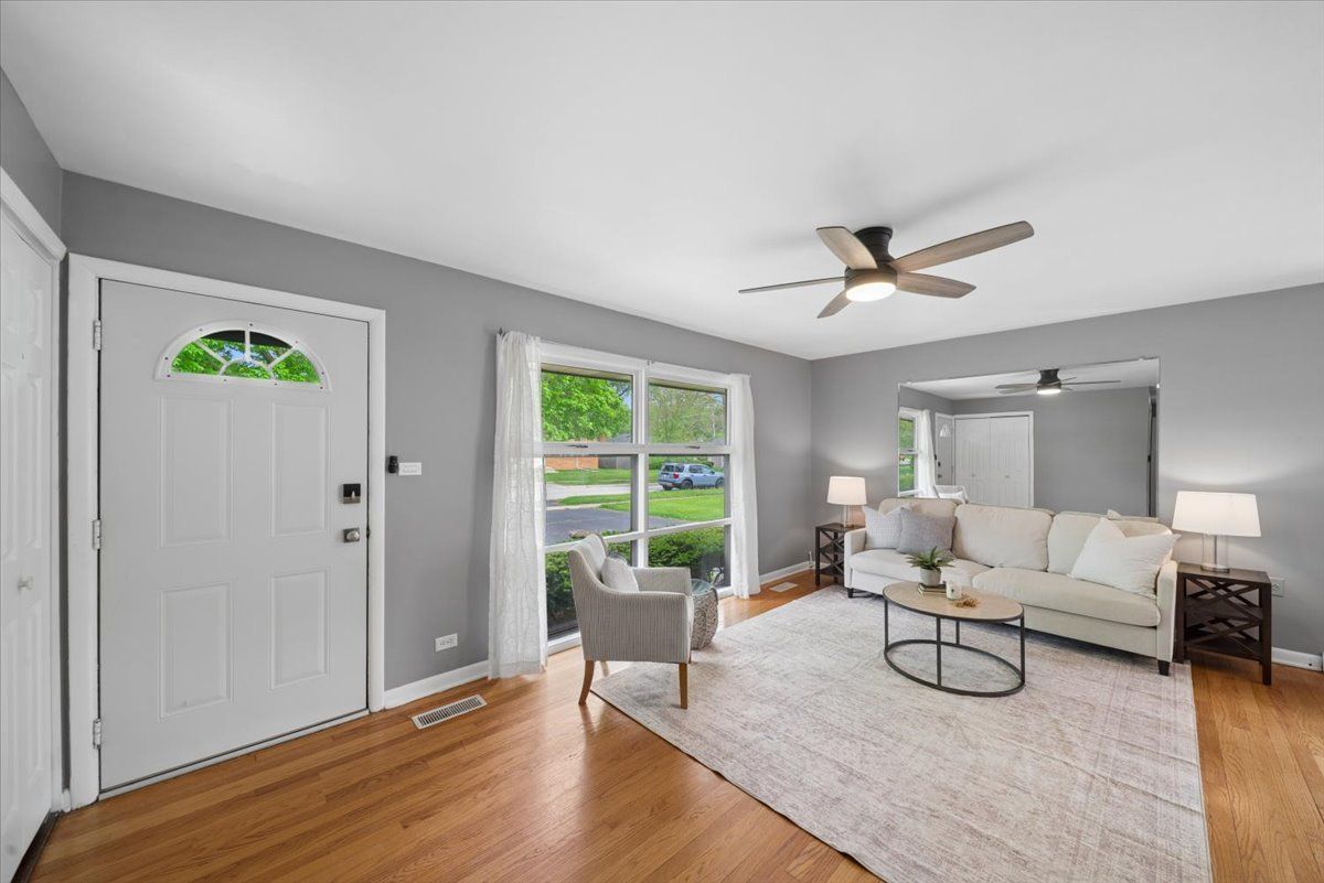 428 S BEVERLY Street, Wheaton, IL 60187