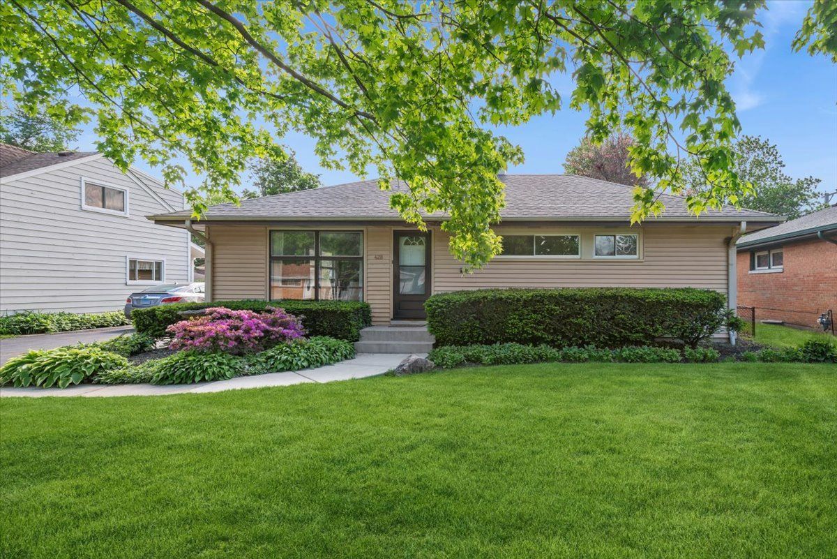 428 BEVERLY Street, Wheaton, IL 60187