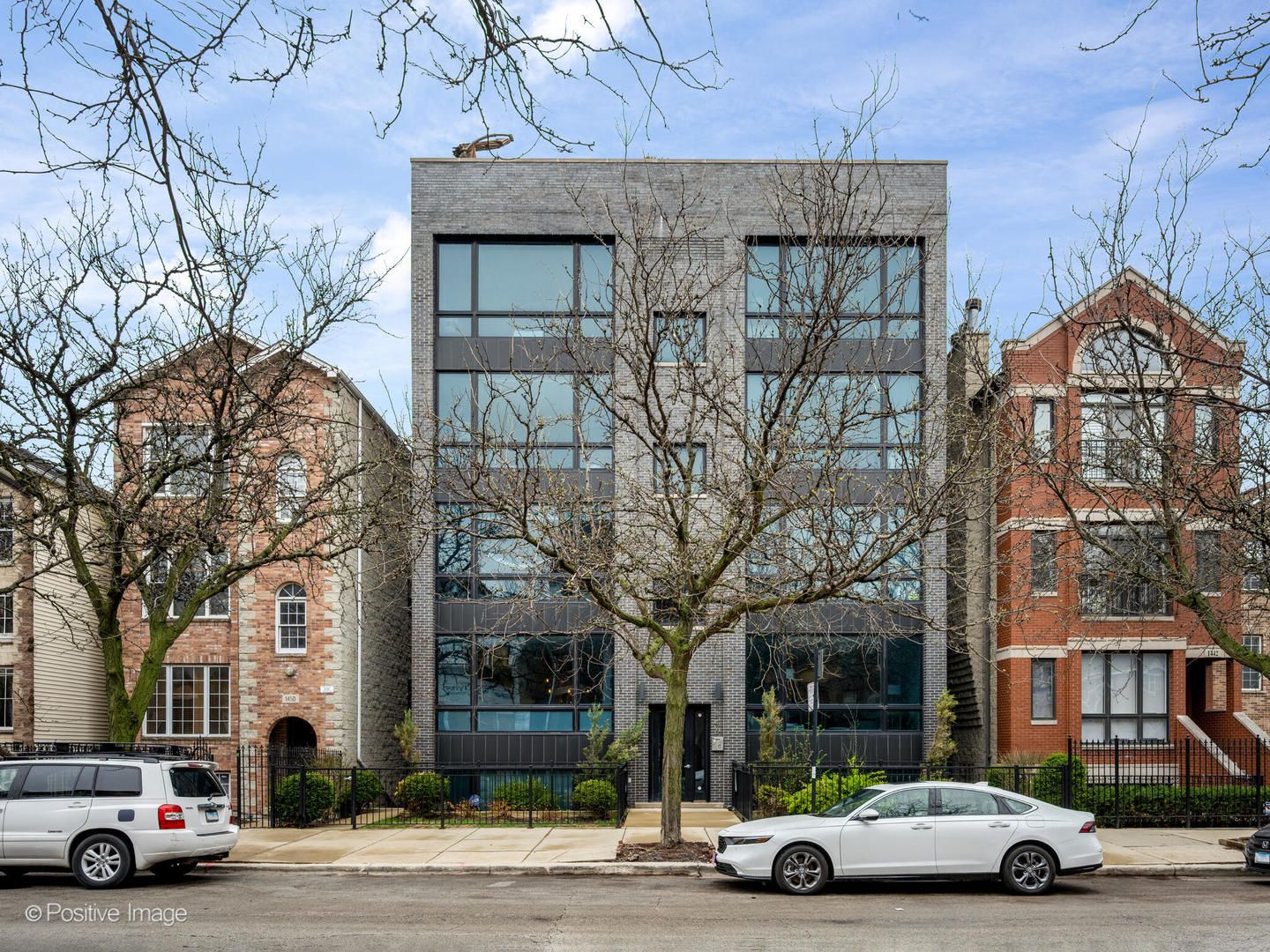 1446 W Cortez Avenue #4W — Chicago, IL 60642