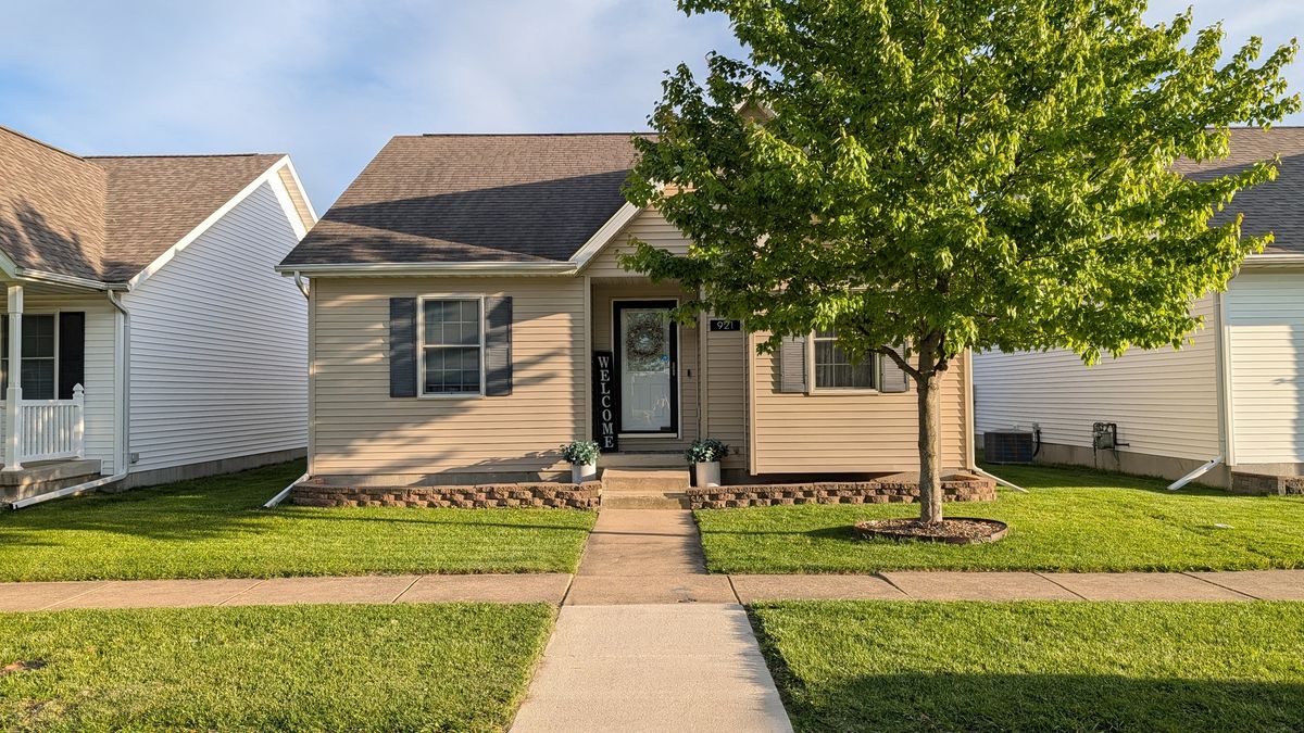 921 Chippewa Street, Normal, IL 61761