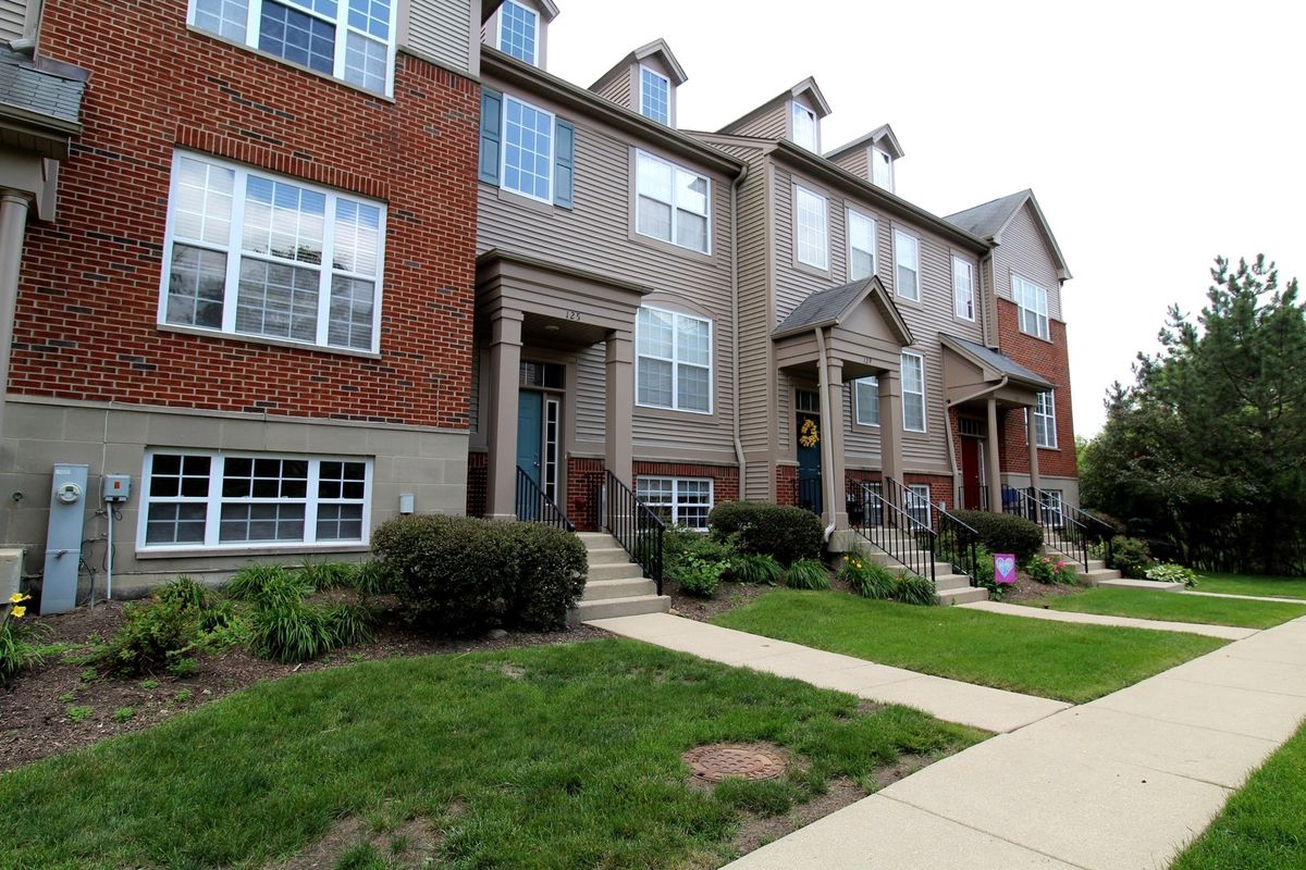125 Station Park Circle, Grayslake, IL 60030