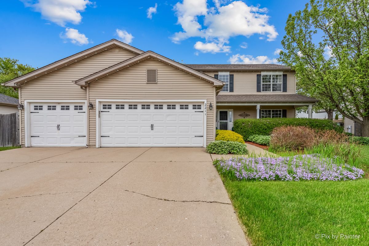 2211 Hazelwood Drive, McHenry, IL 60051