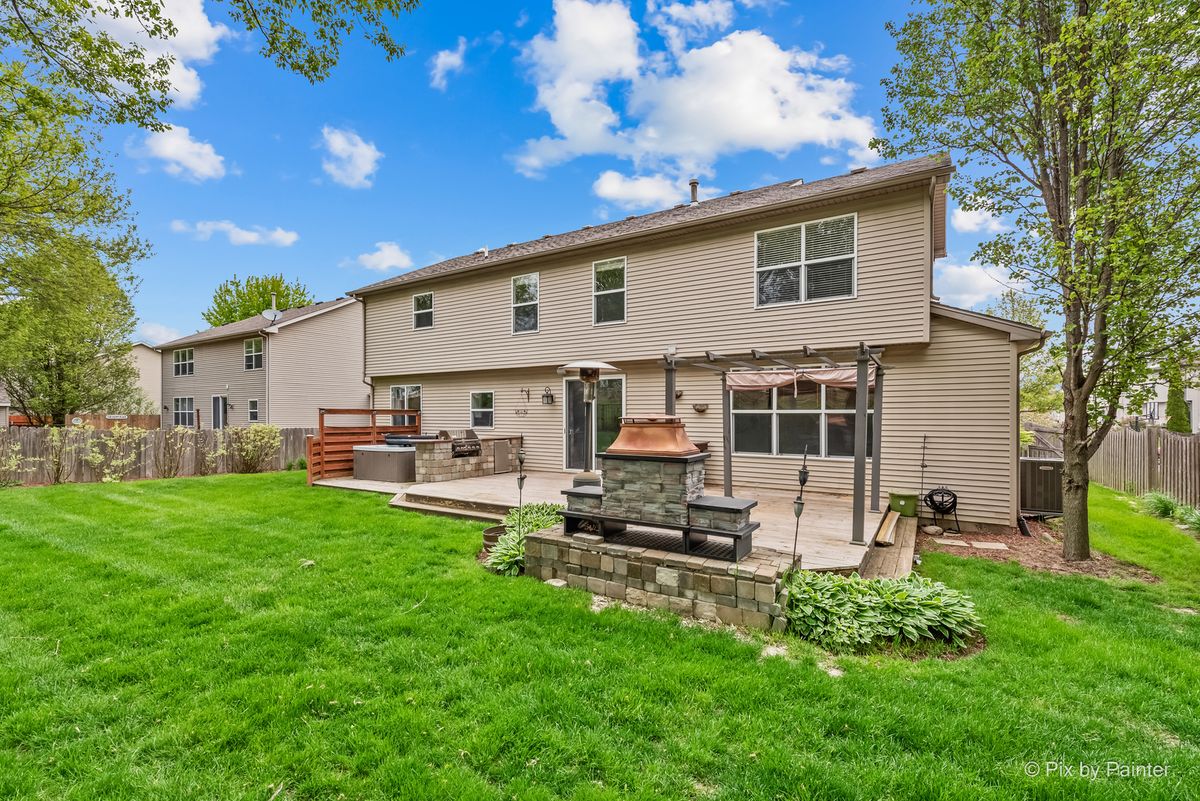 2211 Hazelwood Drive, McHenry, IL 60051