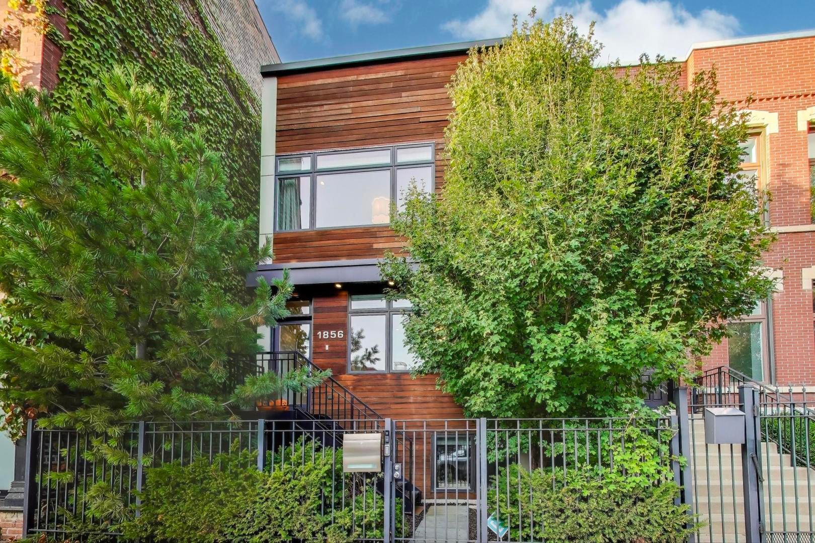 1856 W HURON Street — Chicago, IL 60622